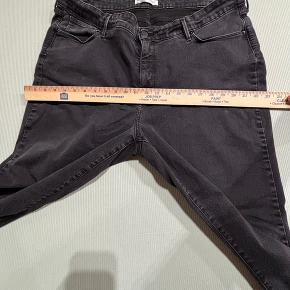 Levi's Women's Jeans Black Wash Straight Leg Classic Fit Size 14 - Picture 3 of 6